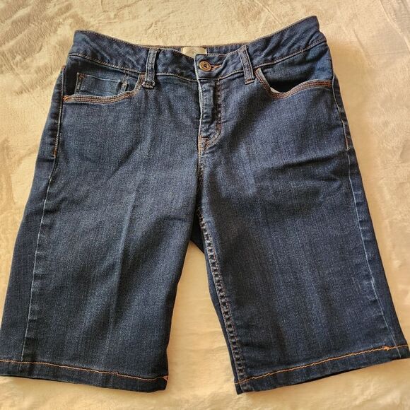 St John's Bay Women's 2 pair of Denim Bermudas Size 8 Petite - Picture 2 of 13